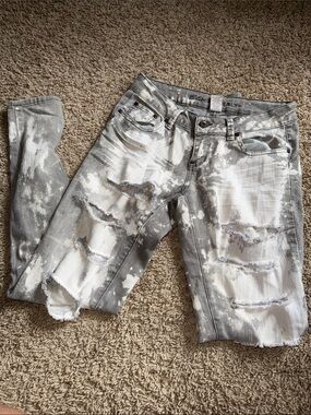 Blue Asphalt Women’s Gray & White Bleached Distressed Skinny Jeans